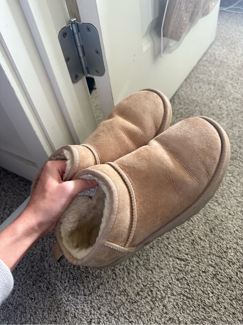 Women’s Ugg Boot Mini Size 9